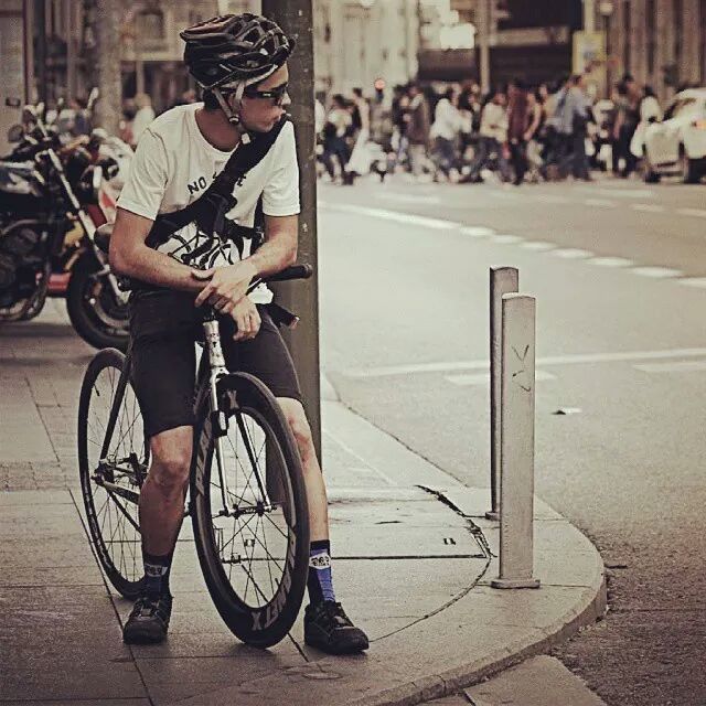 iberobike's tweet photo. La ciudad también es nuestra, reivindica tu espacio.
#1m50
#fixie
#urban
#bicicleta
#ciclista
#ciudad
#cyclist http://t.co/0TFfIz1HH1