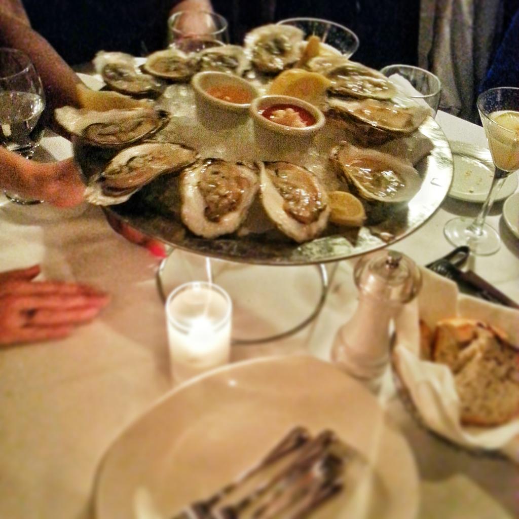 Linci_Beckford's tweet photo. Martinis & oysters with the girls to start off the night... #AtlanticFishCo #BeingBougie #GirlsNight http://t.co/BUTeZwIdLH