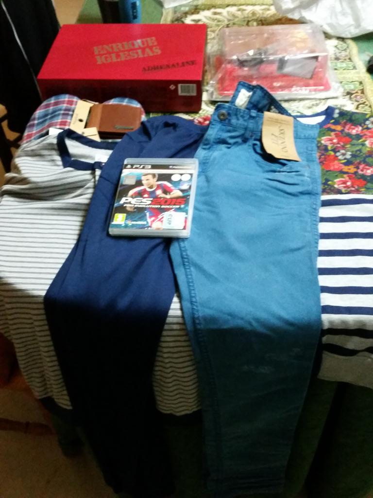 DanyMulero's tweet photo. Gracias por los regalos q man exo mi niña @desiremarchena y mis amigos @aroaymigue y @migue_sport http://t.co/rYYkZXoSXa