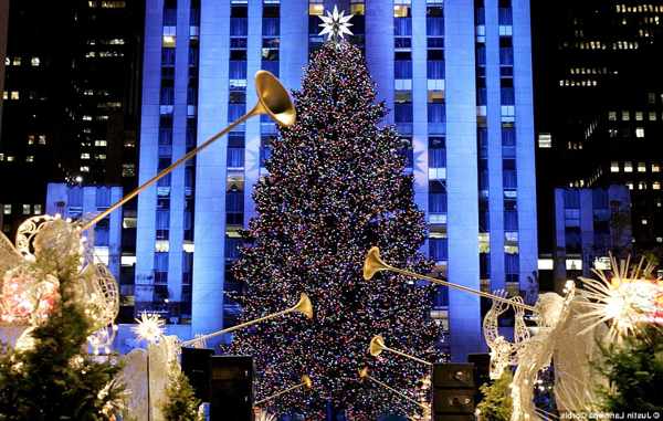 TONIGHT is when Lady Gaga + Tony Bennett perform LIVE at the Rockefeller Center Tree Lighting! RT If you are excited!