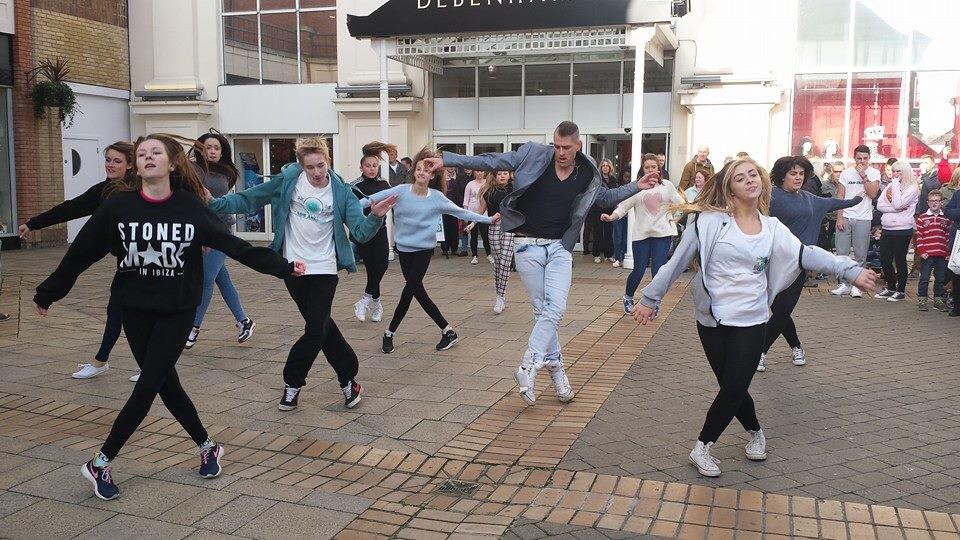 FLASH MOB IN AID OF CHARITY CHECK IT OUR youtu.be/srDxX203Ads <a href="/ssGroup23/">Tony Delay</a> <a href="/ssGroup23/">Tony Delay</a>
