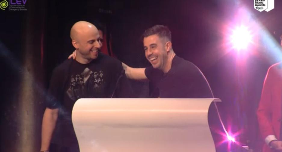 EDMSPAIN's tweet photo. IMPRESIONANTE @unermusic COMPARTIENDO EL PREMIO DE MEJOR PRODUCTOR CON @Ed_isDead  #VMA14ByCarlsberg GRANDES! http://t.co/FfZWjrAIWi