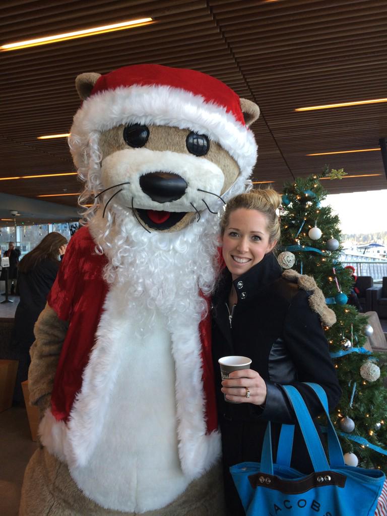 danicawolfe's tweet photo. At #vhfc for their open house! Lucky to meet Turbo! @HarbourAirLtd http://t.co/COMjp3XNyX