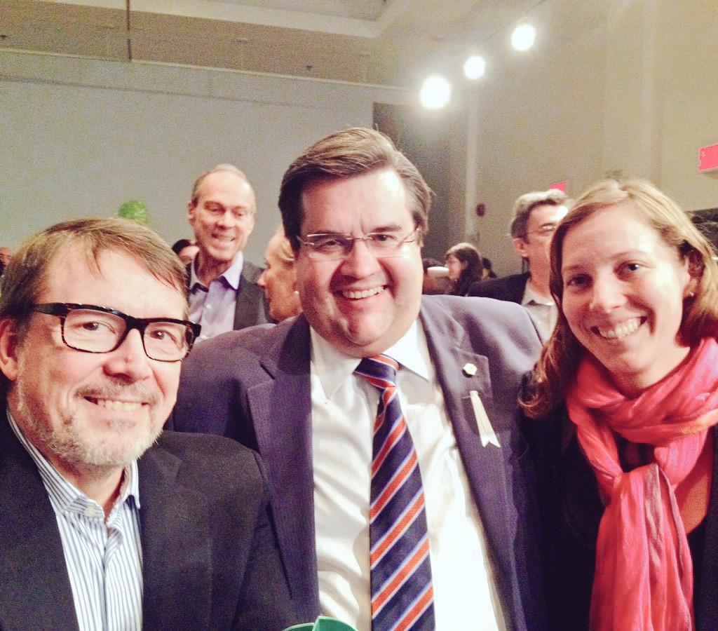 PamelaDaoust's tweet photo. Au cocktail 25e anniversaire de #CACTUSmtl avec @DenisCoderre et mes collègues @Michel_Venne et @SophieSeguin http://t.co/aAyI8lHYsP