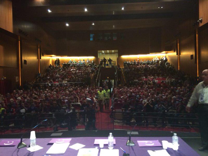 PodemosREV's tweet photo. Lleno absoluto para oir a Errejón y a Monedero pese a la campaña de desprestigio de fascistas.
#SuOdioNuestraSonrisa http://t.co/Lfkb0mAMrH