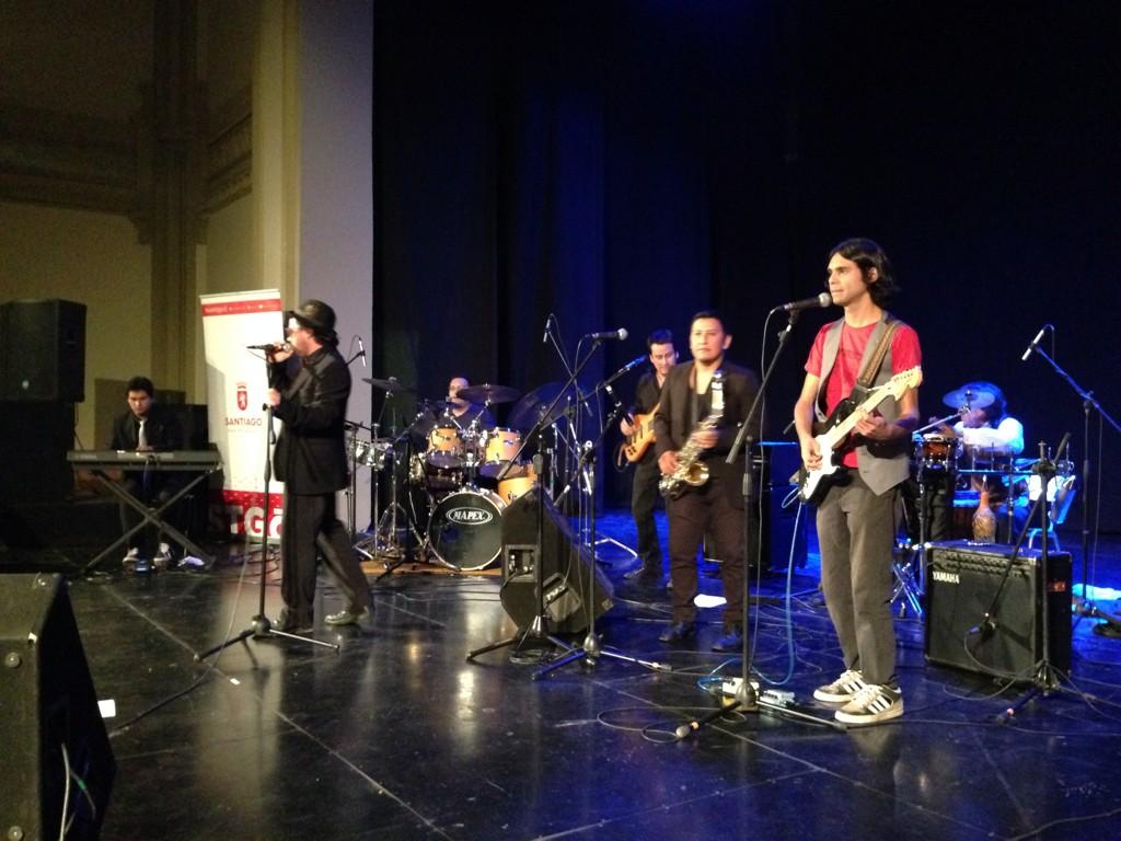 educastgo's tweet photo. Antes de la premiación @BandaDulcidio interpreta sus éxitos en #festivaldelavoz @educastgo @Muni_Stgo @Carolina_Toha http://t.co/Uww70Kh1vM