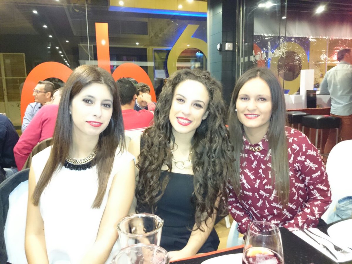 Conchi_espinosa's tweet photo. Guapas!!!  @amni_92 @GiniUm http://t.co/ADS2m6v5Nw