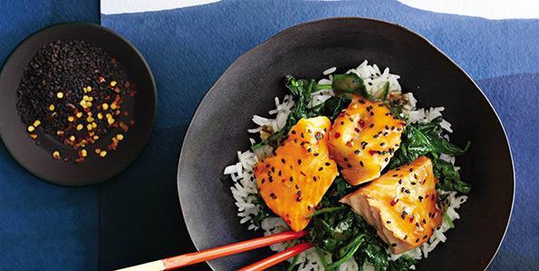 SELFmagazine's tweet photo. Skip the Friday night takeout and make this super simple Asian Salmon Bowl with Lime Drizzle: http://t.co/MYfI6phV0U http://t.co/NaE3KkA6V5