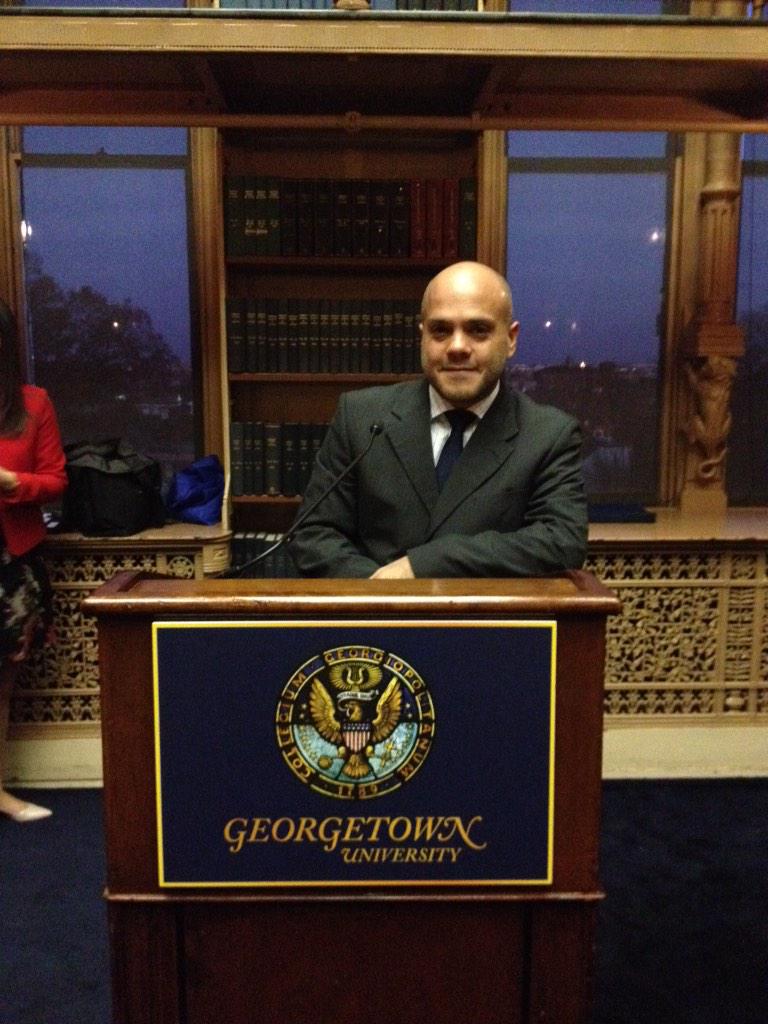 felixfarias01's tweet photo. Objetivo alcanzado. Día de entrega de diplomas.. #Washington #GeorgetownUniversity #ILGprogram http://t.co/GquYK1FyLF