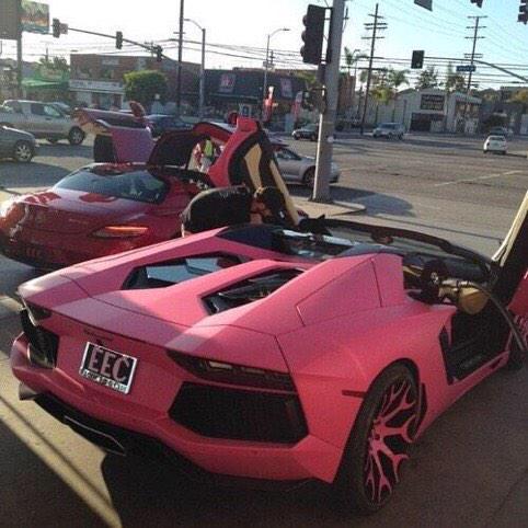 PostDopeCars's tweet photo. Pink Aventador 😩👌 http://t.co/GkERHdByxd
