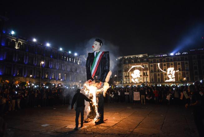 LaydaSansores's tweet photo. Un gobierno que siembra terror termina por cosechar el repudio de su pueblo. @EPN #YaMeCansé #20NovMx http://t.co/r2bZYWbzbH