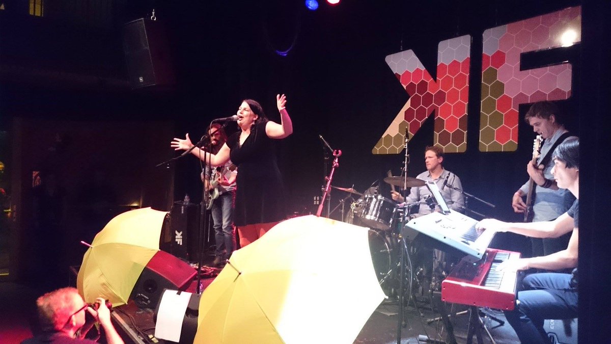 geuzencollege's tweet photo. Marleen, klasse!“@kroepoekfabriek: Winnaar Band Company 2014: @MarleenHogeweg van het @geuzencollege! Gefeliciteerd! http://t.co/ku8hQTZZzj”