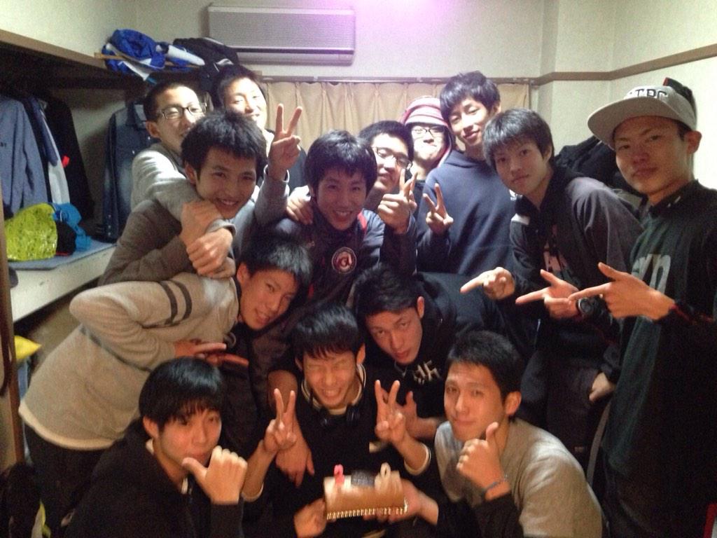 上村純也 下田の彼女いない歴が周年を迎えたのでみんなで祝いました 笑 モテ男の秦と比べると学ばないといけないことが多いな 笑 Http T Co Slm29gza5g