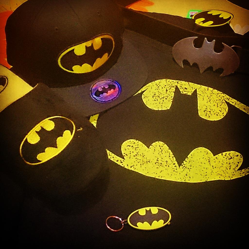 nmth_david's tweet photo. Belépek az ajtón és ők várnak rám... 😊
#Batman #batcap #Batmansweater #Batmankeyring #Batmanbelt #Batlife #DCCOMIC http://t.co/dUrjV6A5P1