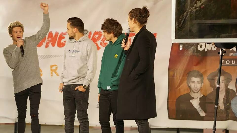EddyeMales's tweet photo. WHETHER THAT IS MORE THAN A MONTH ... BUT WE "Directioners LEGEND" PLEASE retweet
 #MTV stars one direction http://t.co/YhB2DS9RTQ