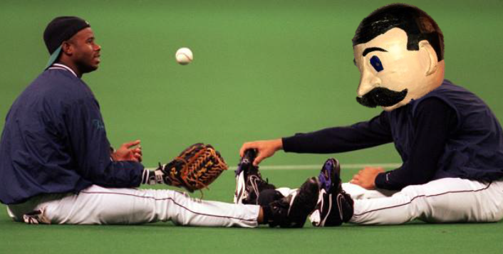 Happy Birthday to one of Stueys oldest pals and one of everyones favorite players in the 90s, Ken Griffey, Jr. 