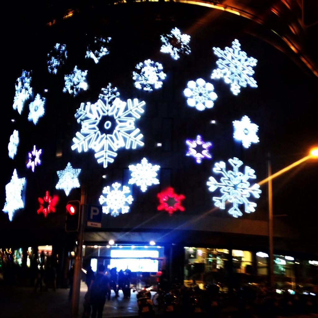 Flofracchia's tweet photo. Se acerca la Navidad y se nota en Barcelona !! 🎅🎄❄️ http://t.co/HKPv81RWfo