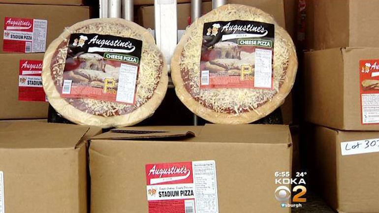 KDKA's tweet image. New Castle pizza shop owner giving back this holiday season after fire closes his business: cbsloc.al/1zKSolr