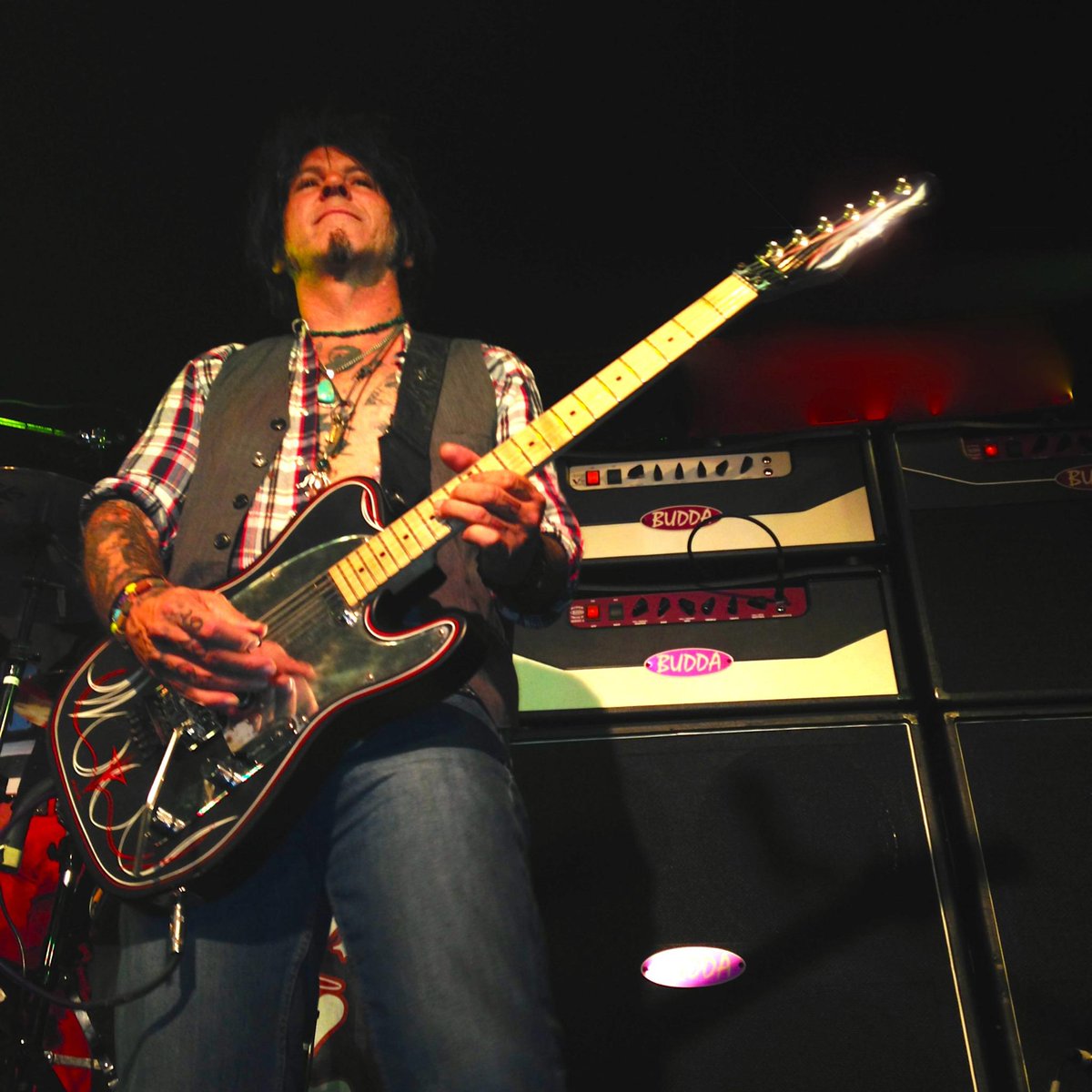 BuddaAmps's tweet photo. Check out this shot of @traciiguns using his @BuddaAmps rig! http://t.co/J0mZuLAsgY