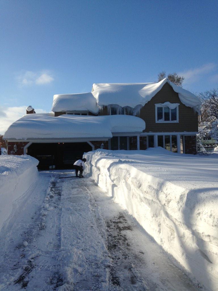 mjureller's tweet photo. Lake effect storm of 2014, 6+feet in OP http://t.co/9p1nWzT8F7