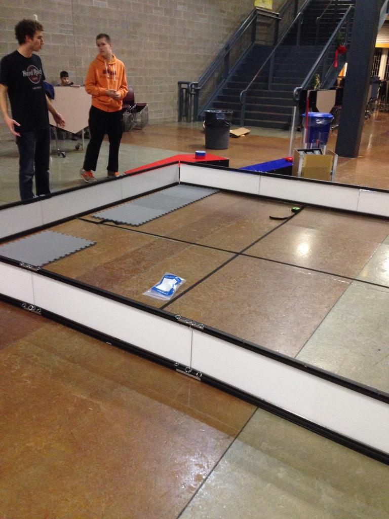 ahs_neobots's tweet photo. Setup setup setup! #FTC #neobots #firstcompetition http://t.co/srvPuXIKR4
