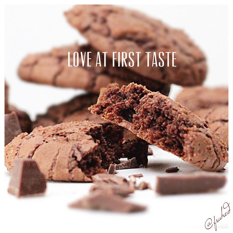 FruBackmanHed's tweet photo. I just can´t stop! Soft chocolate cookie #chocolatecookie #chocolate #cookie http://t.co/usvVd3F2kl