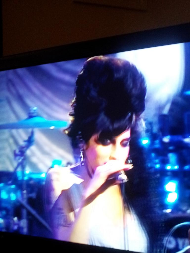 Watchin amy ...god i luv this woman xxx
