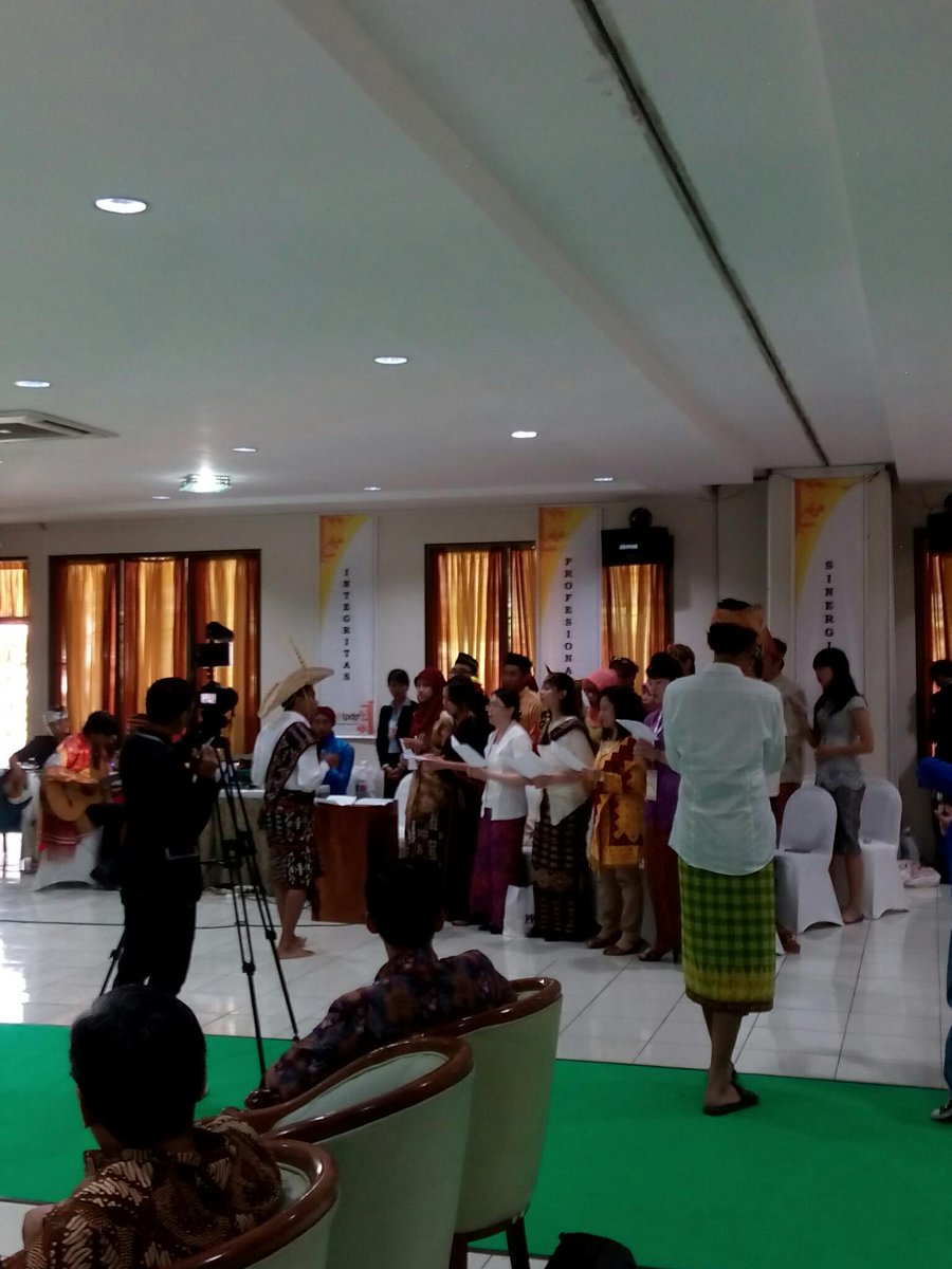 stephcarolineo's tweet photo. pertunjukan akustik #pk22 @LPDP_RI http://t.co/flqA0fZYmq