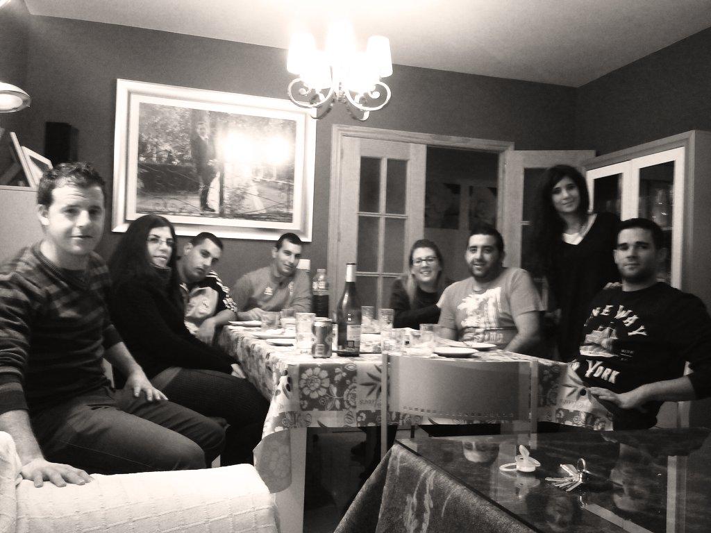 AnaBungui's tweet photo. Una noche redonda ☺👏 @kristyverdejo1 @bautistamorale @joseblas87 @danielmf87 @MaraBaena1 @natillas1987 #Irene&amp;Franci http://t.co/f4CCXzDdaX