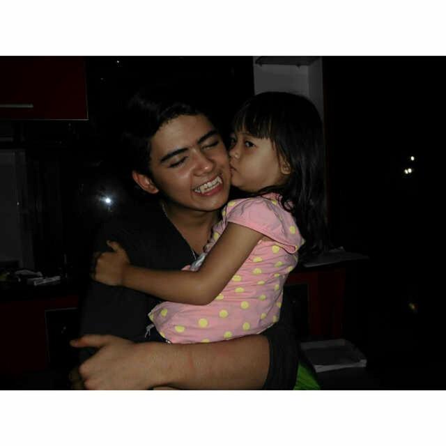 june_nisme's tweet photo. Taring nya itu looh"@AliandoFan: pgn jadi dede kecilnya aihhh 👨👧 http://t.co/B5Hg0l0tS4""