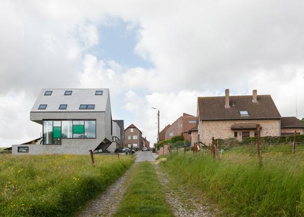 BlackleMag's tweet photo. Hello Neighbors - http://t.co/L5C0AP4RAw http://t.co/7W6ar4e42Y