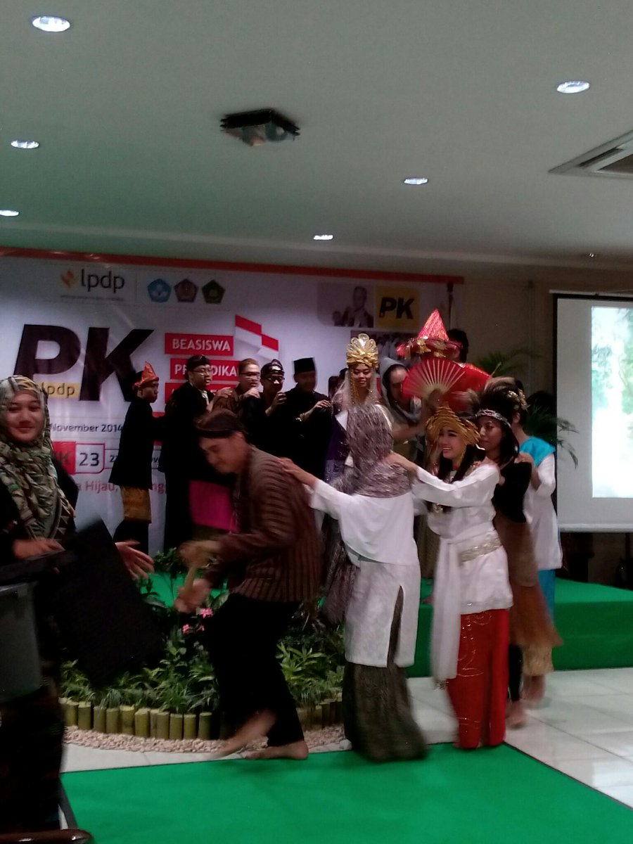 stephcarolineo's tweet photo. drama udah dimulai....adegan klenting menyeberangi sungai...@LPDP_RI #PK22 http://t.co/nAe3fiQ2z7
