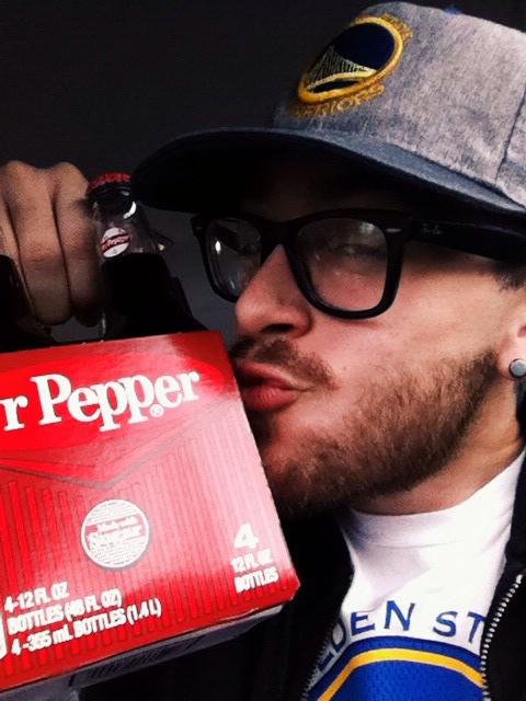 RAYYEEE's tweet image. Out with Bae today #KissesFromBae