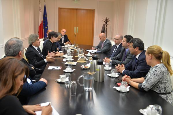 <a href="/AhmetMisbah/">Ahmet Misbah Demircan</a> Demircan; Beyoğlu’nu yatırım yapılacak en iyi ilçelerden biri haline getirdik beyoglu724.com/haber/1221/dem…