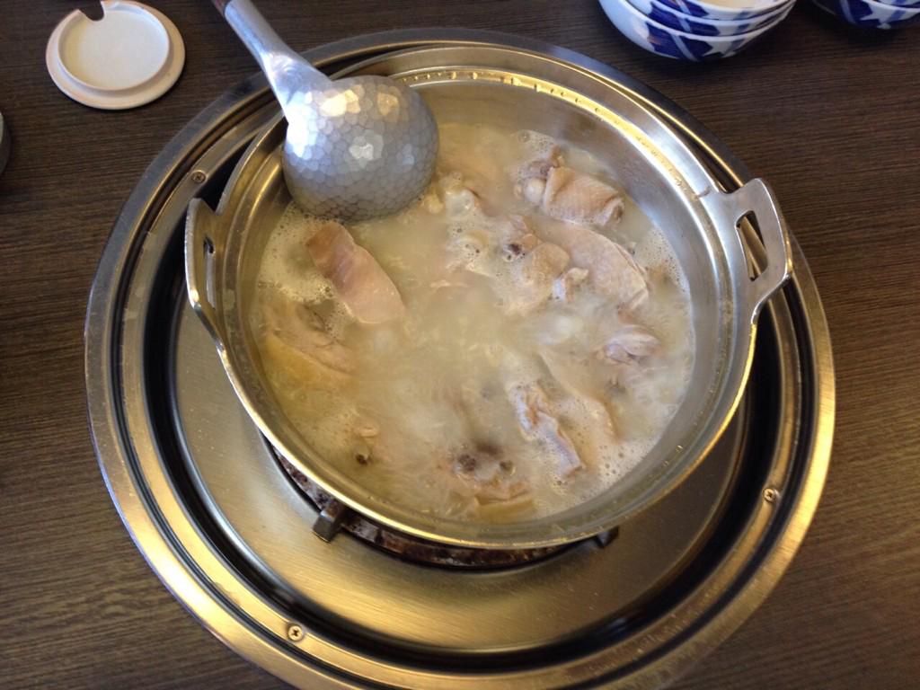 taku1113rumi's tweet photo. 慎吾達が召し上がった水炊き☆
今日は、SMAPファン50組お断りしたとのことです…>_<… http://t.co/GZuZRT7bsk