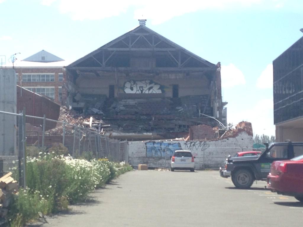So today I drove past this loverly new restaurant/bar. Here is it's opposite view. So Chc.