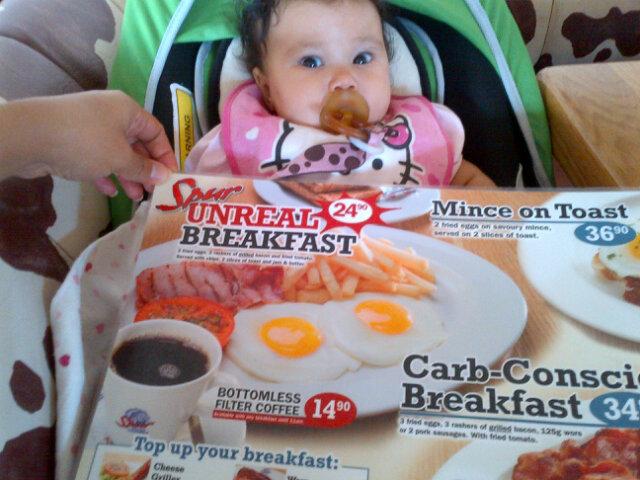 Ivana_jene's tweet photo. Wakey wakey eggs and bacey! #breakfastwiththeniece http://t.co/SpLbcuE76j