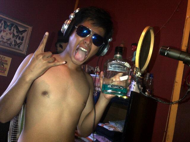 Proses take vocal <a href="/Zwageri_Buceros/">Zwageri Buceros</a> #KeepSuportLocalBand