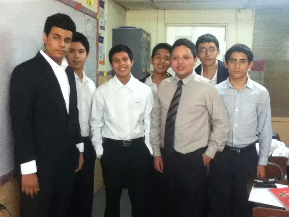 Senioritos's tweet photo. Estos chicos se gradúan mañana #papis #secsys #bachilleres #laho #lasam #larol #lapach #ladiegs http://t.co/XgRh6V5UoG