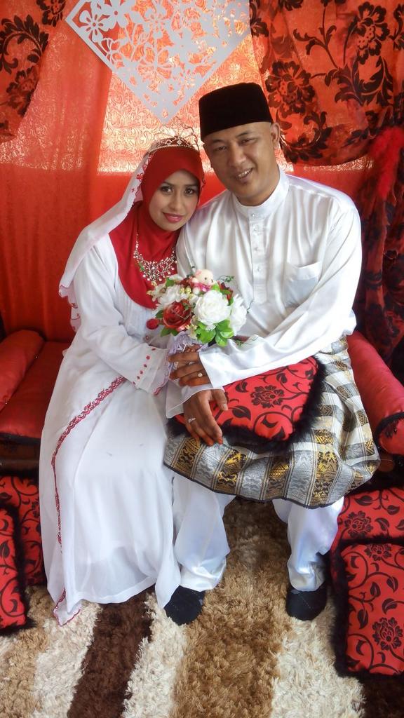 ZatulNor's tweet photo. pic kwen aku...alhamdulillah...aku bhgie ckrg brsme suami trcinta http://t.co/zqY23CX9x8