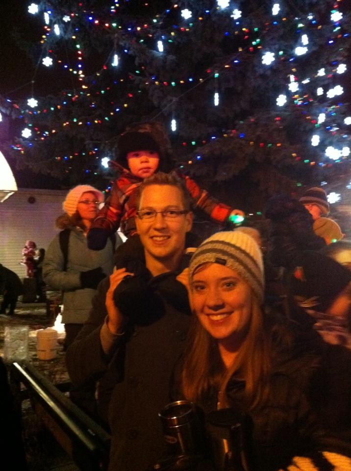 MccurdyJennifer's tweet photo. My family enjoying @PerronDistrict #snowflake festival!  #somuchfun http://t.co/oRgNfS9fJl