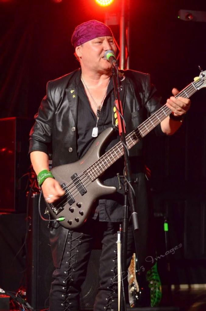 ThisDayInMETAL's tweet photo. Nov 22nd 1958 @scurvydogz bassist in @helixtheband was born!!! #HappyBirthday #DarylGray #Helix #RockYou #ClassicRock http://t.co/44SQiQbDCp