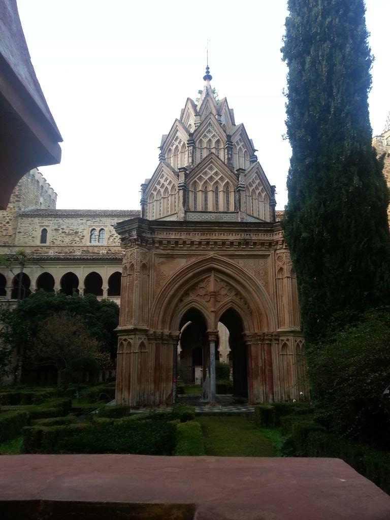 anabel_vargasm's tweet photo. Guadalupe..guapísimo el monasterio. http://t.co/YH61Sv4oGP