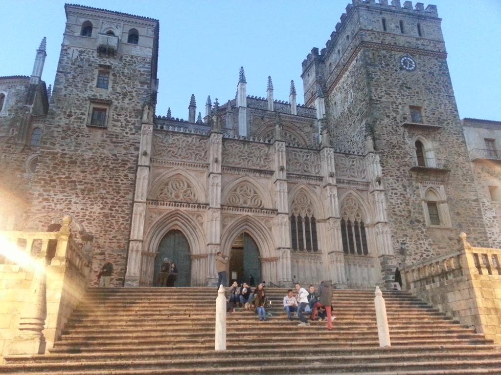 anabel_vargasm's tweet photo. Guadalupe..guapísimo el monasterio. http://t.co/YH61Sv4oGP