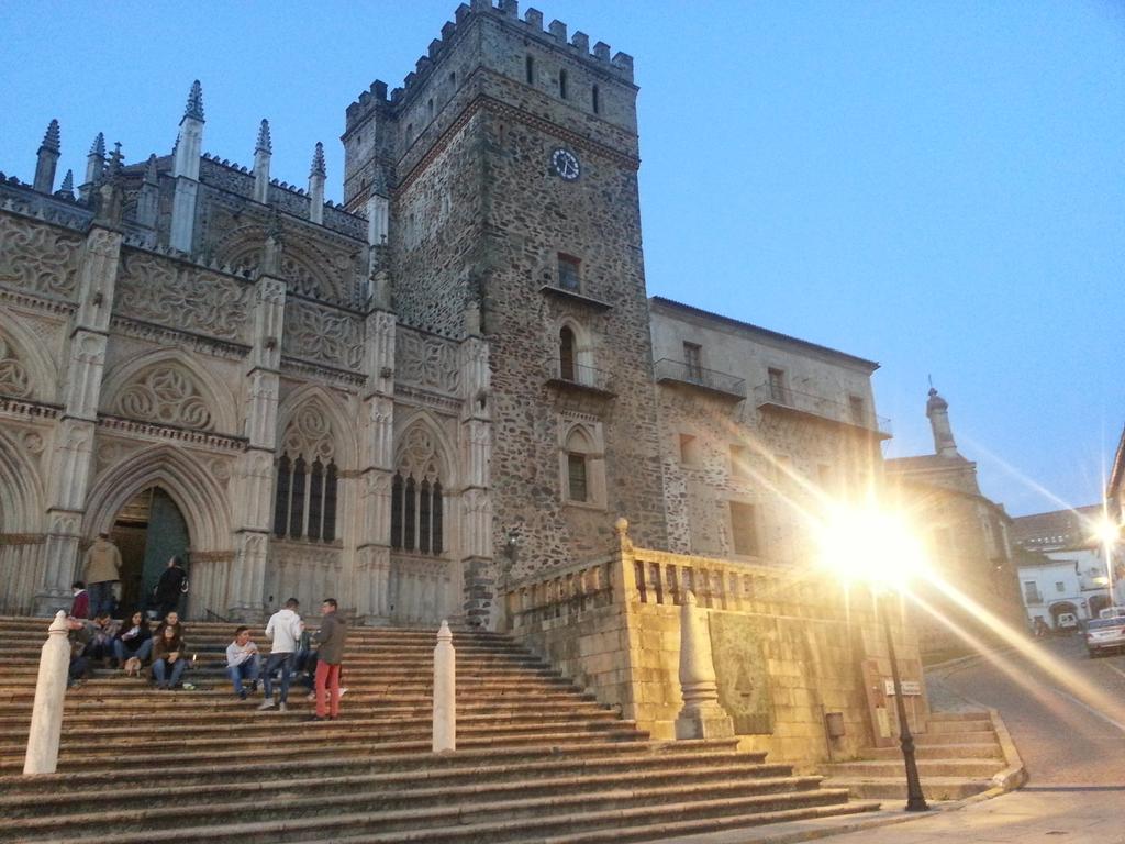 anabel_vargasm's tweet photo. Guadalupe..guapísimo el monasterio. http://t.co/YH61Sv4oGP