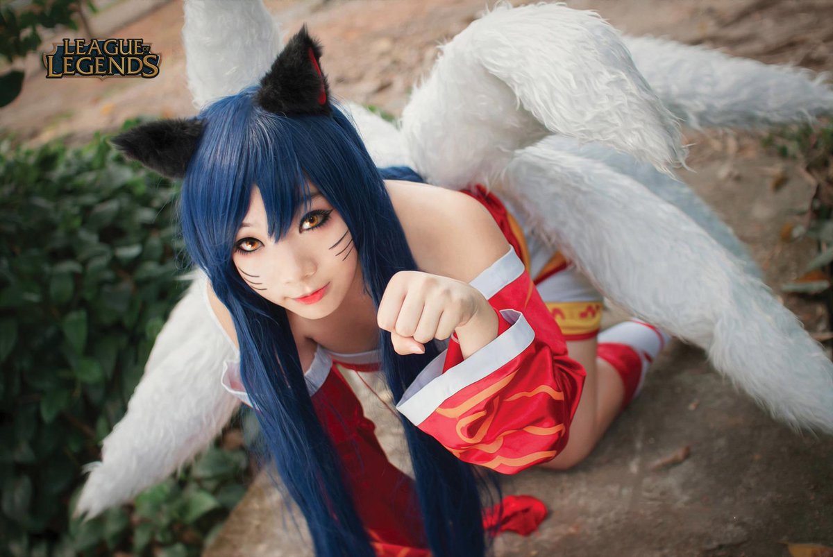 BakaaChuu's tweet photo. @LoL_Cosplay @AllThatsCosplay #ahri #leagueoflegends #cosplay http://t.co/Ws3QGruF7x