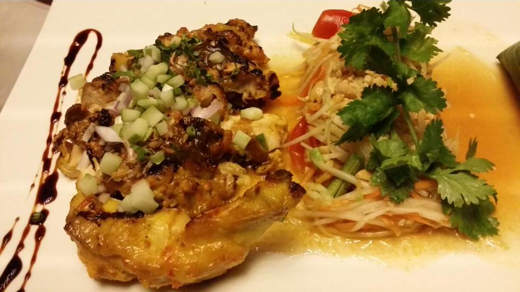 yungsan_devil's tweet photo. Kai Yang &amp; somtum at Long Table Bangkok. Yummy 😊👍👍 http://t.co/oA6qwFkUDI