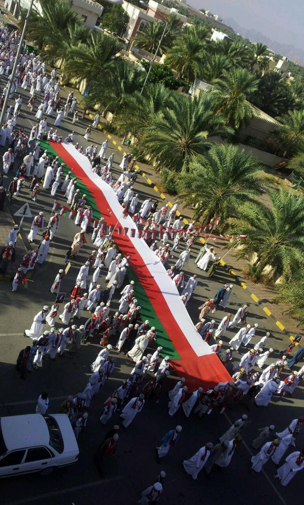 AlhamraNews's tweet photo. صور أخرى لمسيرة الولاء والعرفان لباني نهضة عمان التي أقامتها الولايه اليوم http://t.co/YoybFWkZwY