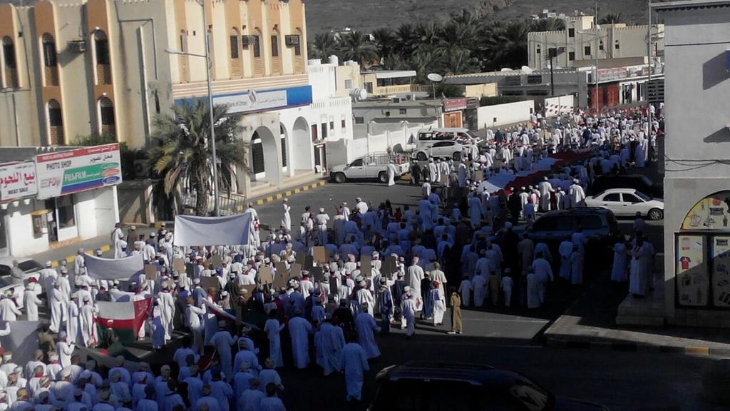 AlhamraNews's tweet photo. صور أخرى لمسيرة الولاء والعرفان لباني نهضة عمان التي أقامتها الولايه اليوم http://t.co/YoybFWkZwY