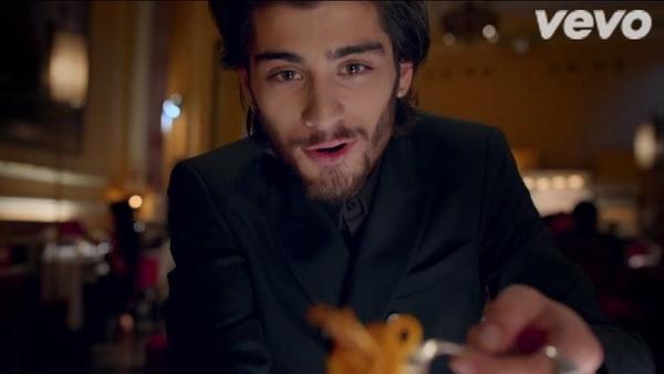 sincere_angel_1's tweet photo. #NightChangesVideo #FOUROutNow #WhereDoBrokenHeartsGo #1D #Malik http://t.co/mvdJmIgkvv